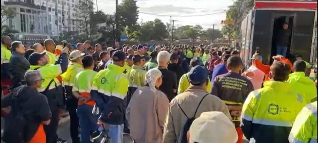 Trabalhadores realizam manifestação contra a nova lei dos portos