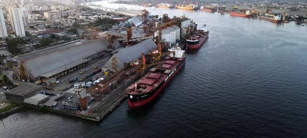 Modernização transforma relações de trabalho no Porto de Santos e em outros portos do Brasil